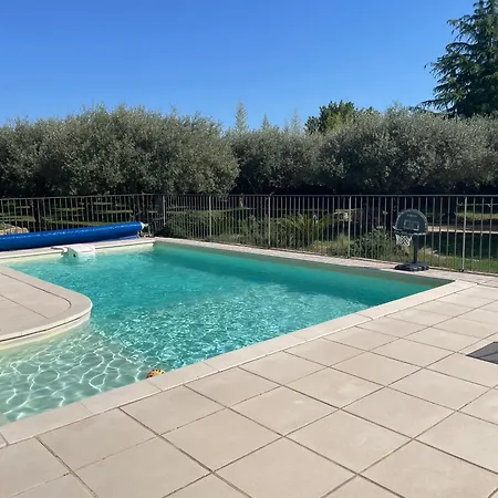 La Clastre Location D'un Avec Piscine Et Clim Pres D'uzes Rum i privatbostad *
