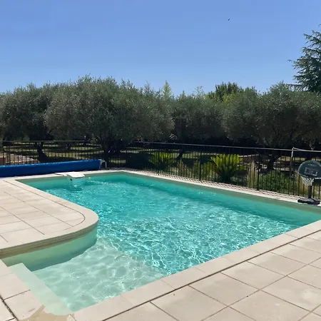 Rum i privatbostad La Clastre Location D'un Avec Piscine Et Clim Pres D'uzes *