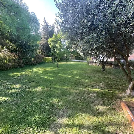 La Clastre Location D'un Avec Piscine Et Clim Pres D'uzes *
